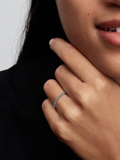 Anillo de Media Eternidad Aguamarina Brillante