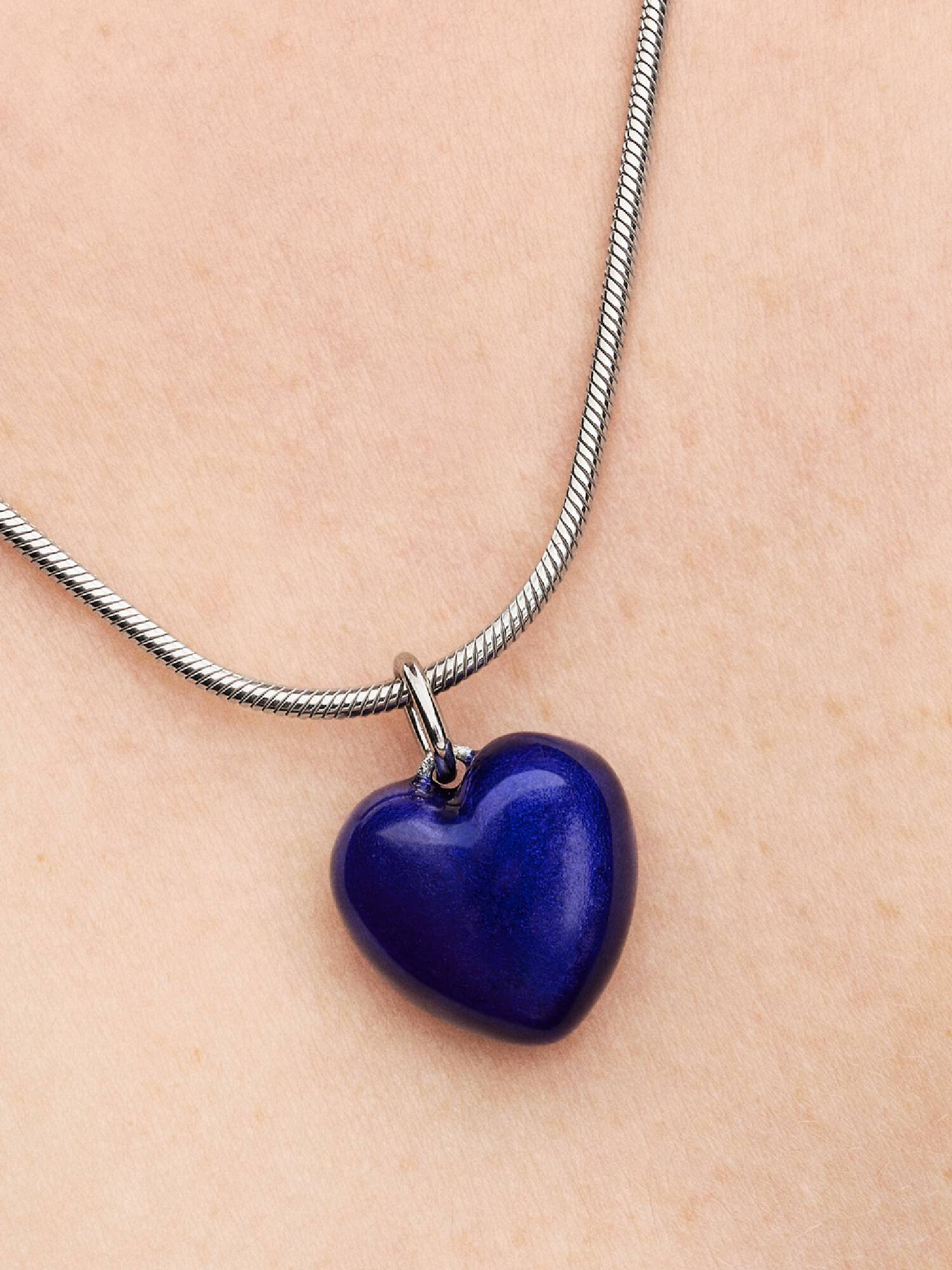 Charm colgante de corazón azul acolchonado