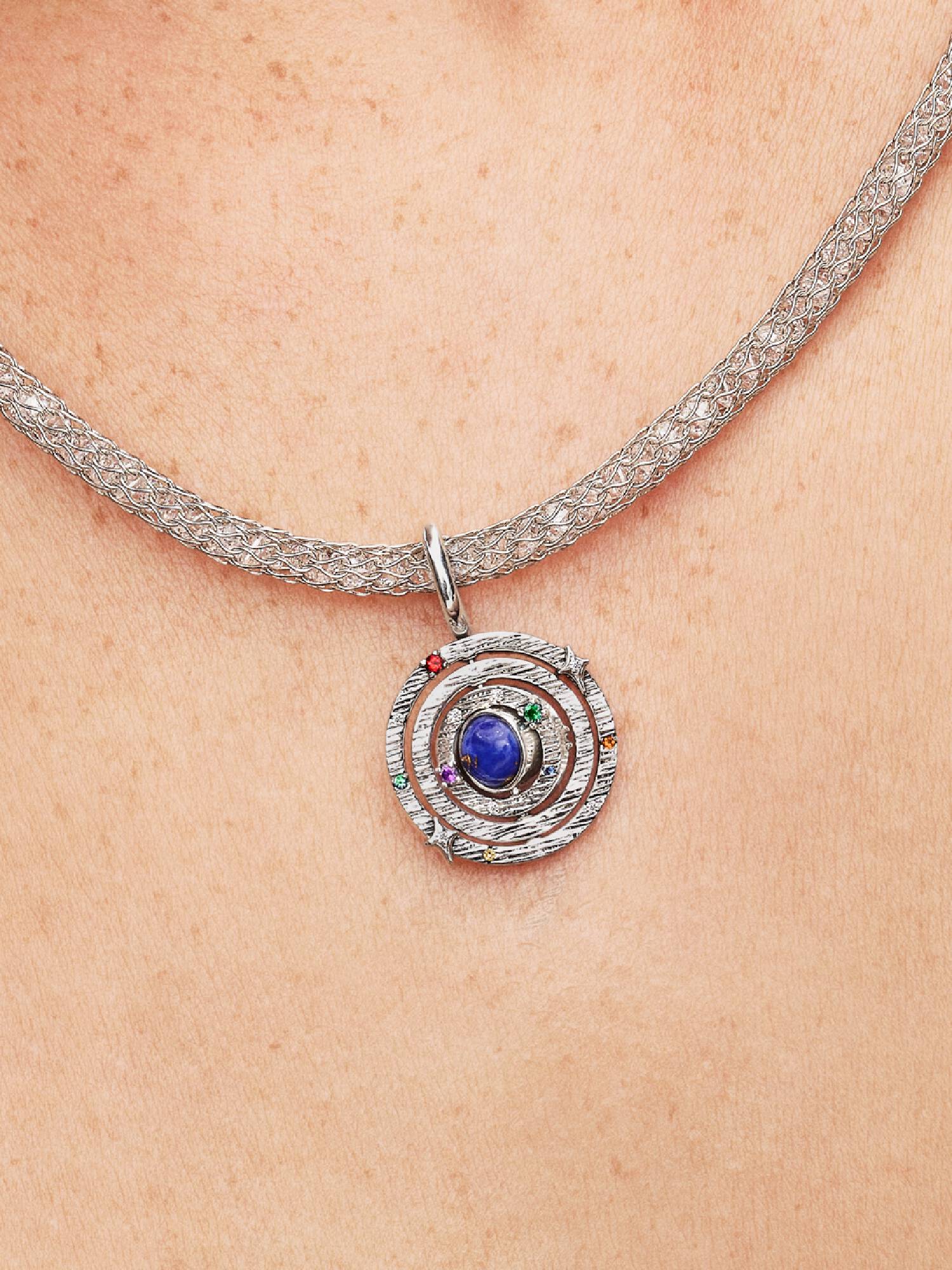 Charm Colgante esfera armiliar giratoria 