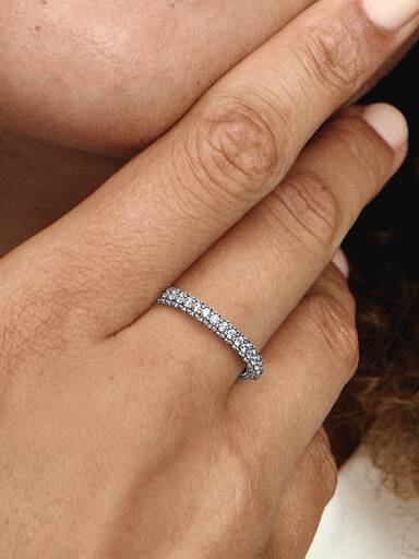 Anillo Fila en Pavé Plateado