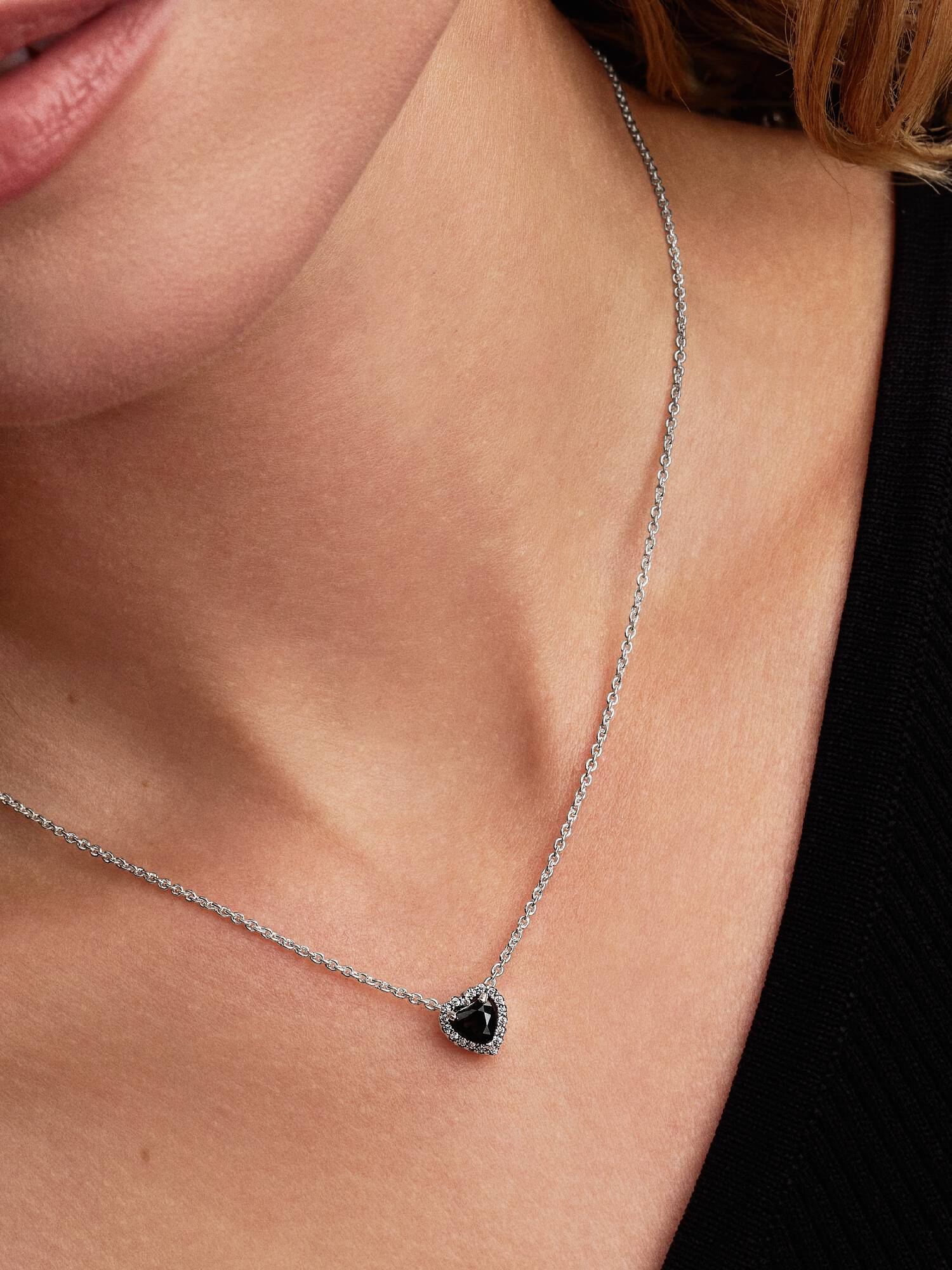 Collar corazón elevado