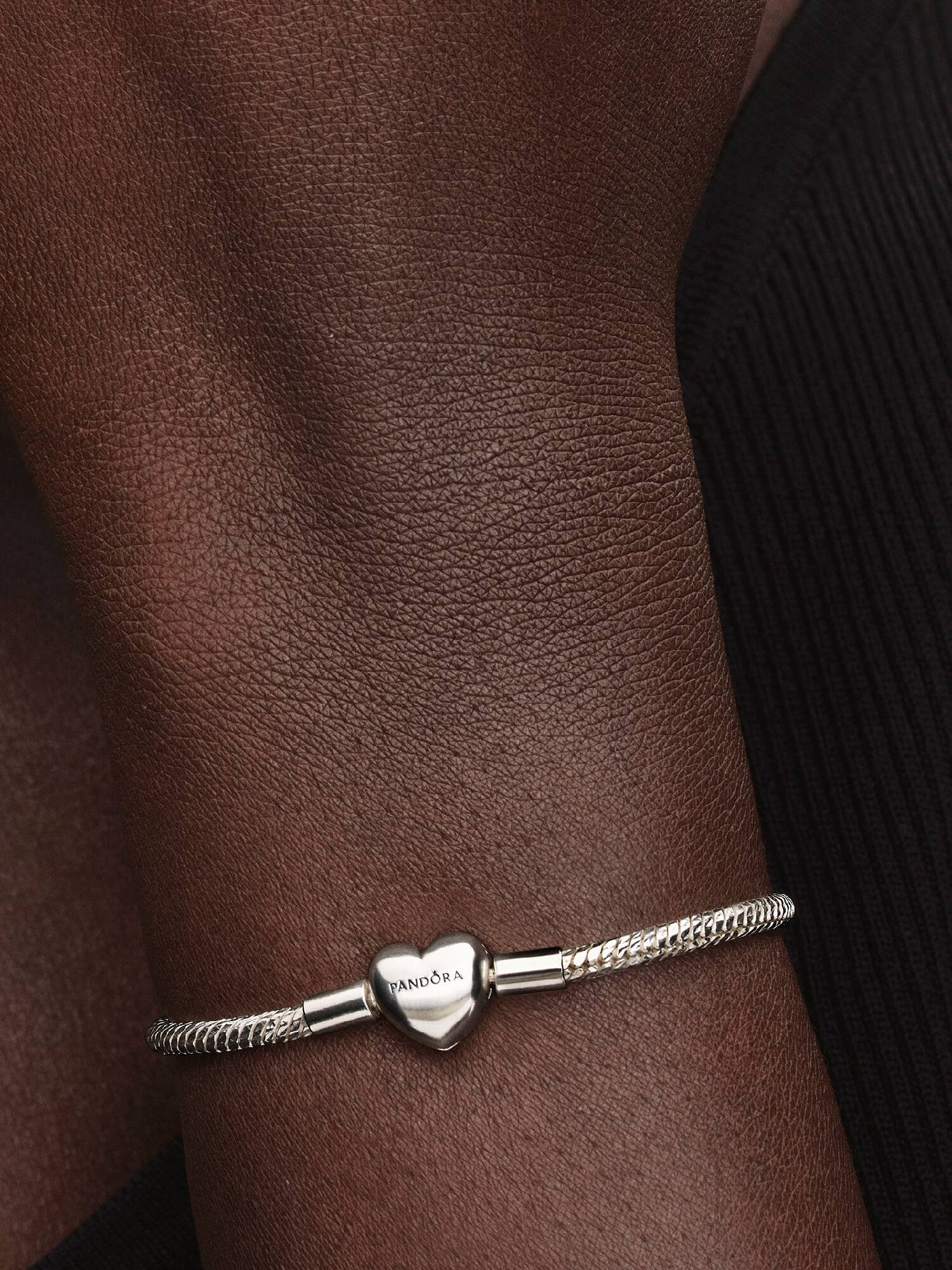 Brazalete de cadena de serpiente con broche de corazón