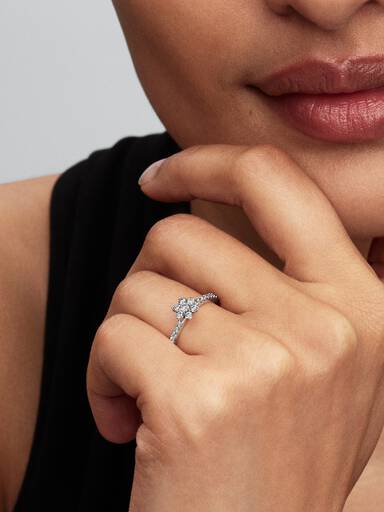 Anillo Hoja Brillante