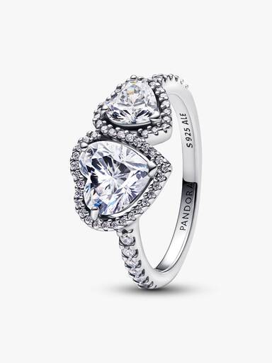 Anillo con corazones halo brillantes