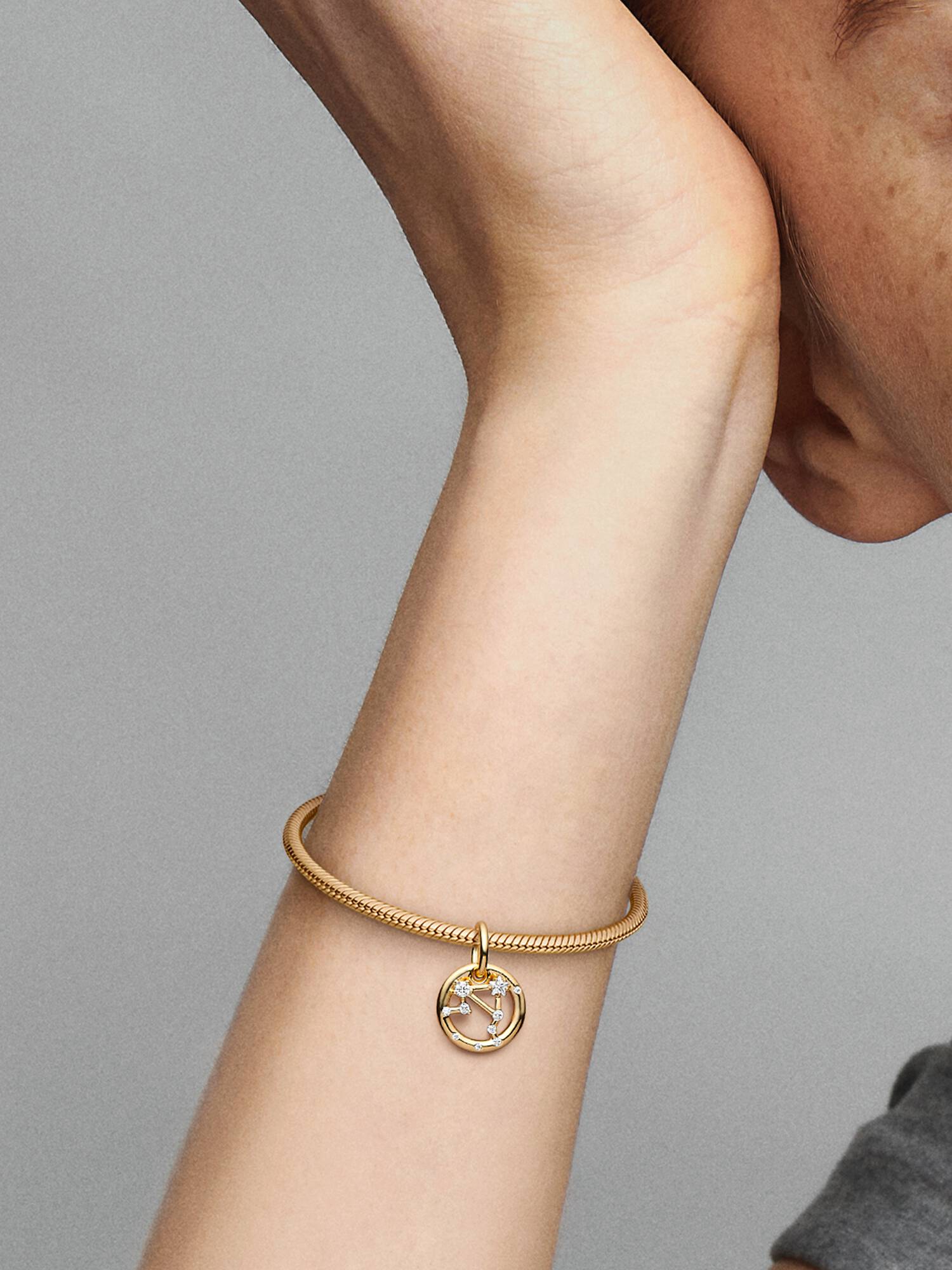 Charm Colgante Zodiaco Libra Recubrimiento en Oro de 14k Talla única