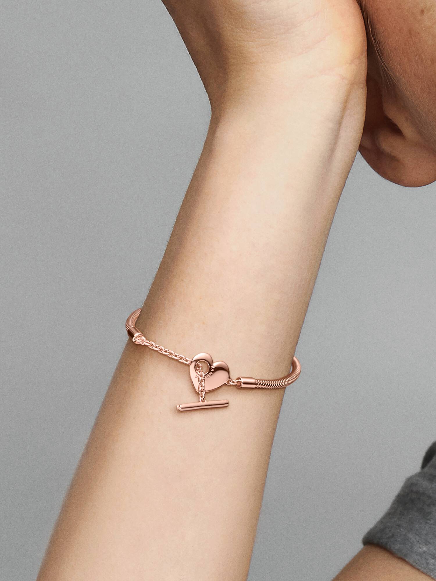 Brazalete Pandora Moments Cadena De Serpiente Con Un Recubrimiento En Oro Rosa De 14K Con Cierre En T Y Corazón 16 cm