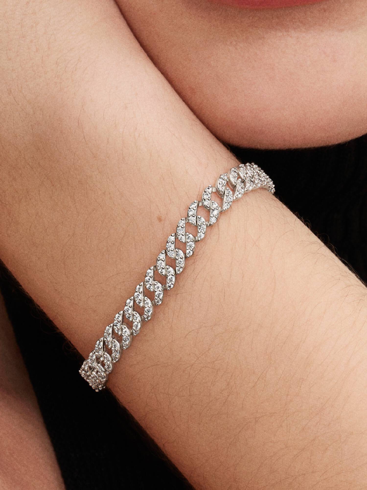 Brazalete Cadena Cubana en Pavé Plateado