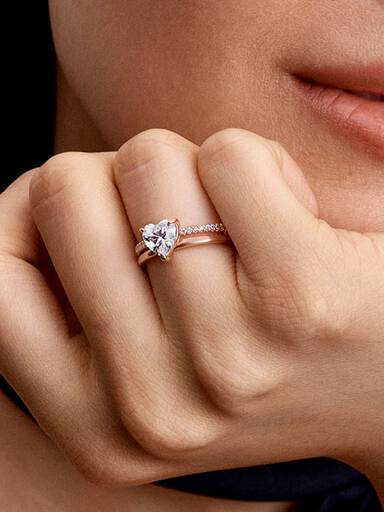 Anillo doble banda con corazón