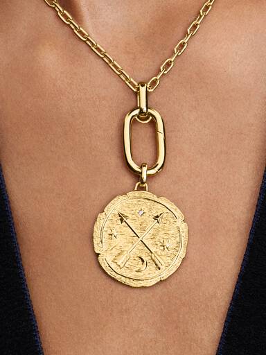 Charm Medallón Flechas Cruzadas Oversized