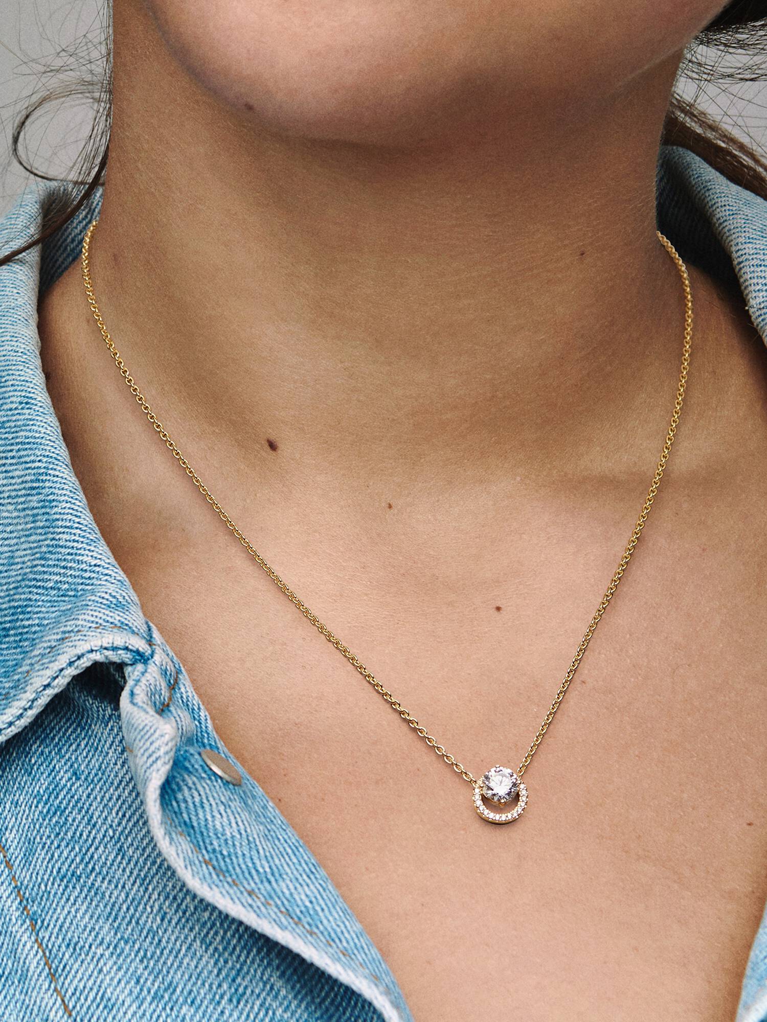 Collar Cadena Con Pendiente Halo Redondo Reluciente Bañado En Oro De 14K