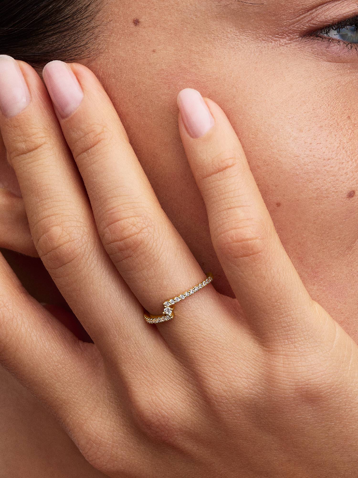 Anillo de Banda dividida Brillante en Pavé