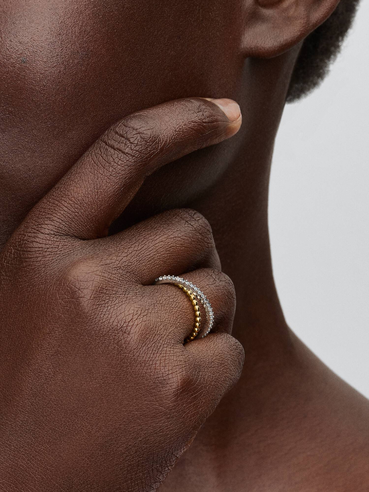 Anillo de Banda Doble en Pavé y Cuentas Cruzadas