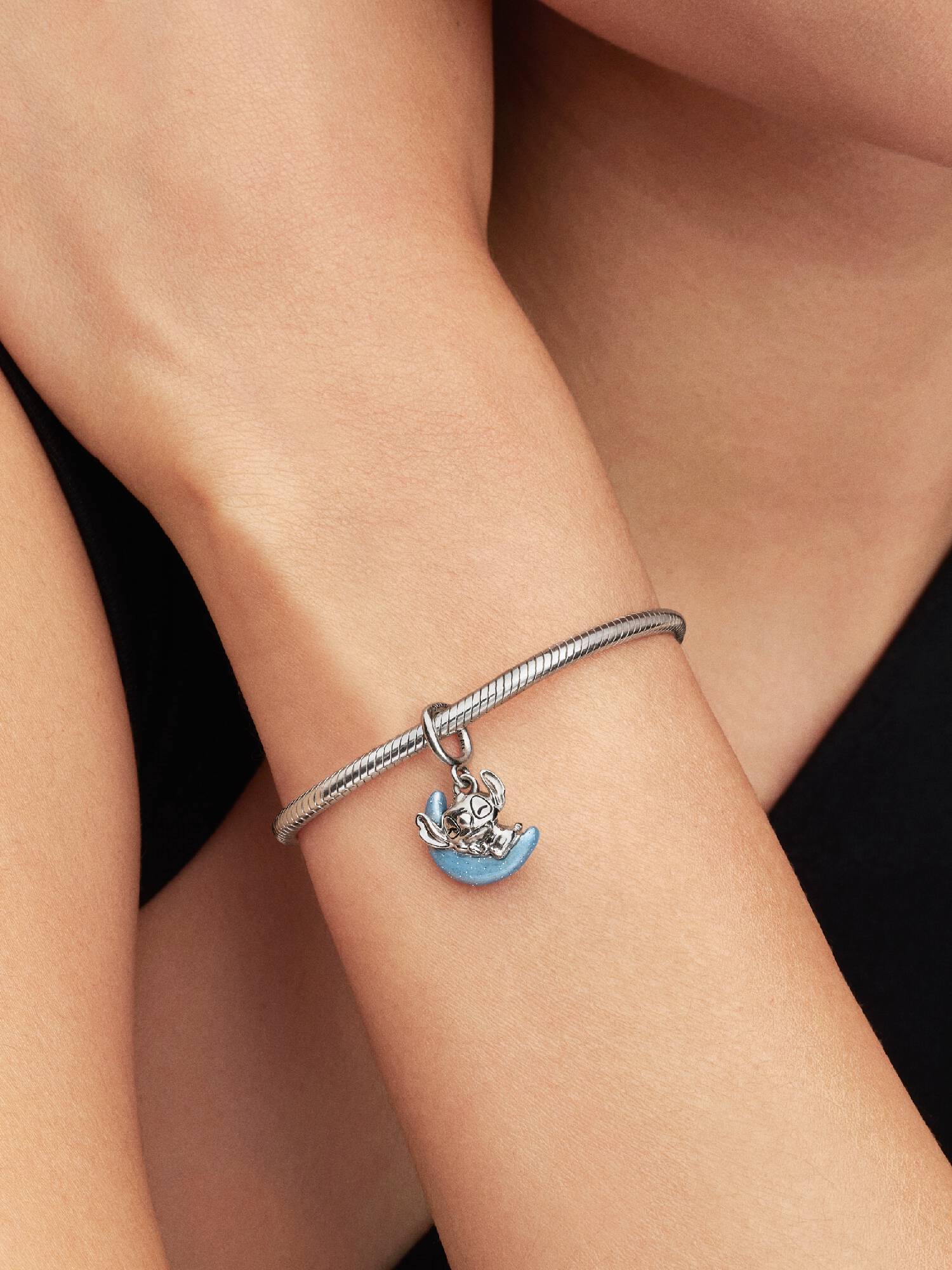Charm Colgante Luna que Brilla en la Oscuridad de <u>Disney Stitch</u>