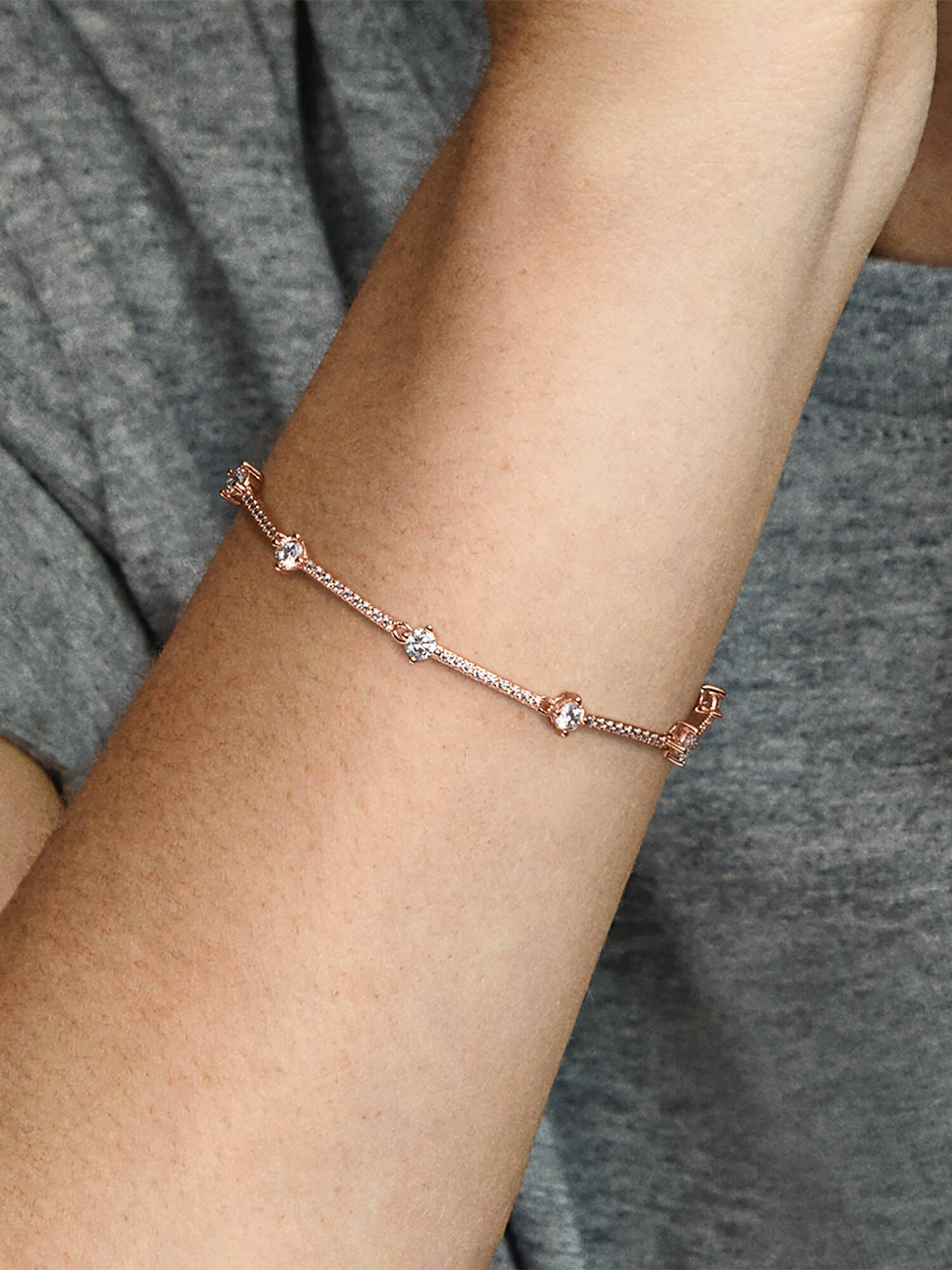Brazalete Recubrimiento en Oro Rosa de 14k De Barras Con Pavé Brillante 16 cm