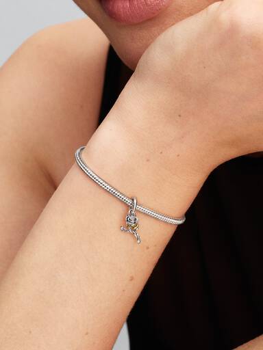 Charm colgante de <u>Disney Belle Rosa encantada</u> con diamante de laboratorio