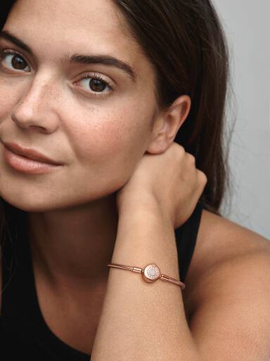 Brazalete Pandora Moments cadena de serpiente Corona O resplandeciente Bañado en Oro Rosa de 14k