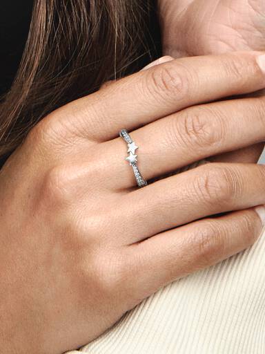Anillo Estrellas fugaces relucientes Pandora Plata Esterlina
