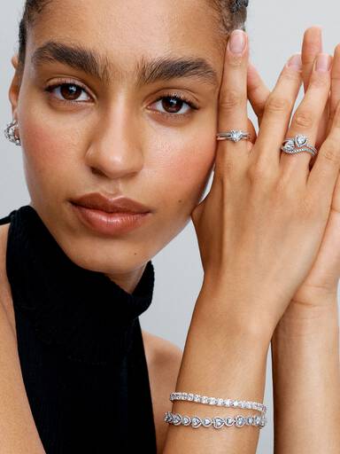 Anillo Corazón Ondulado en Pavé
