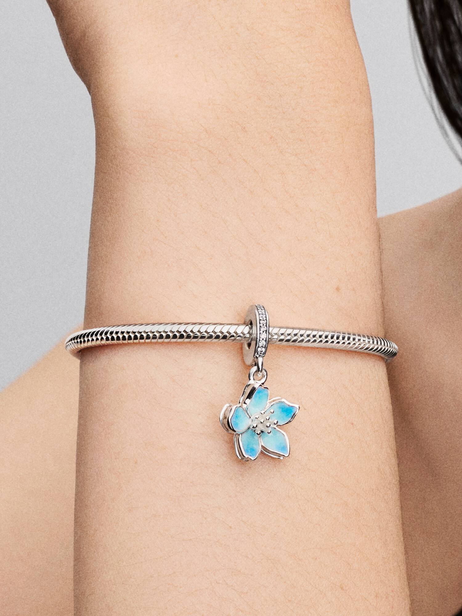 Charm colgante flor azul