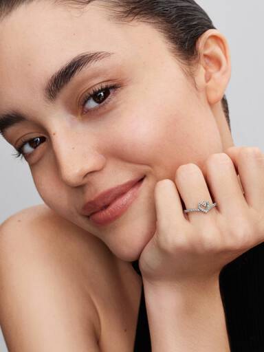 Anillo Hueso De Los Deseos Con Corazón Brillante