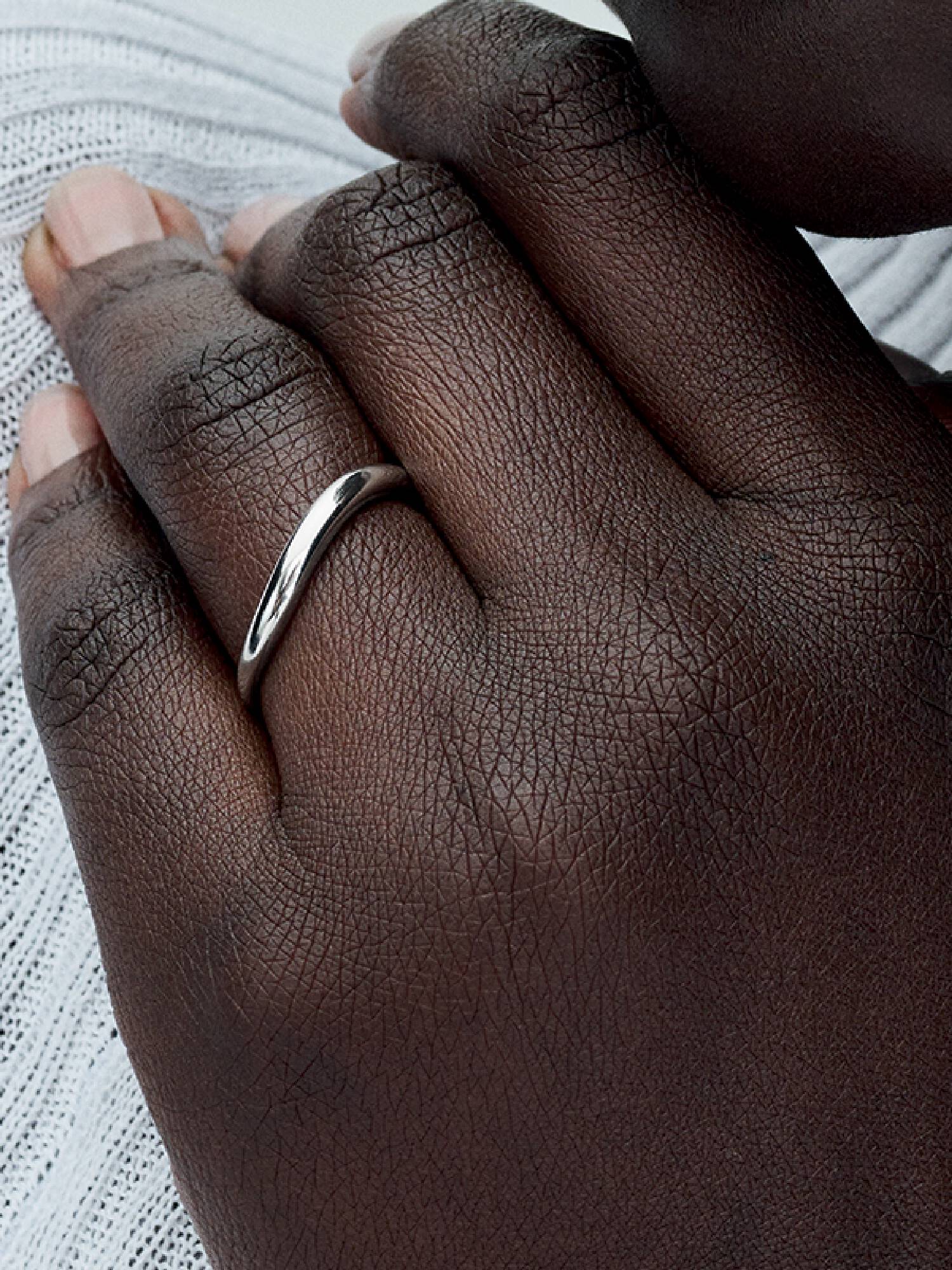 Anillo Banda Forma Orgánica Plata