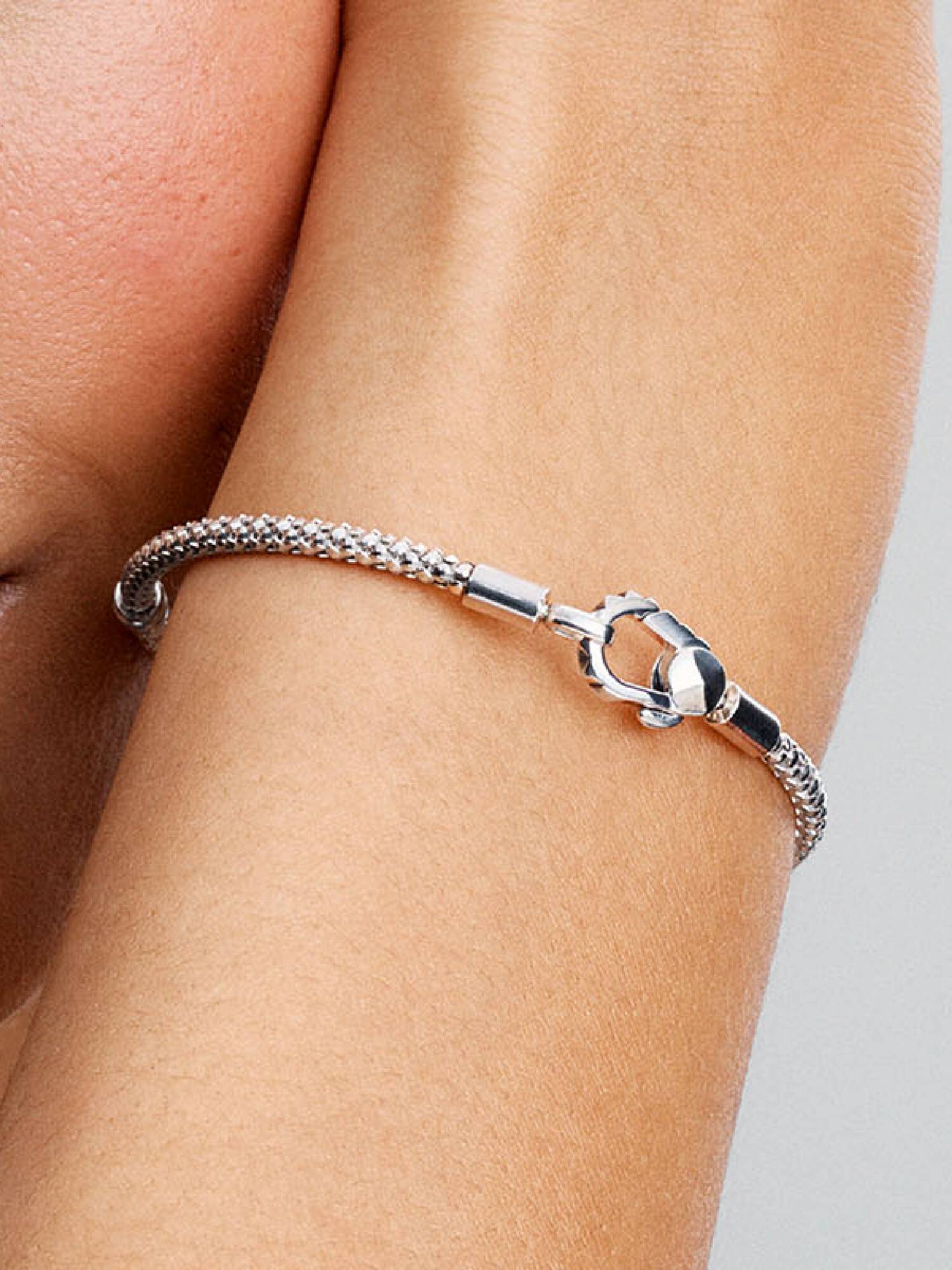 Brazalete Pandora Moments Cadena y Cierre con Tachuelas 16 cm