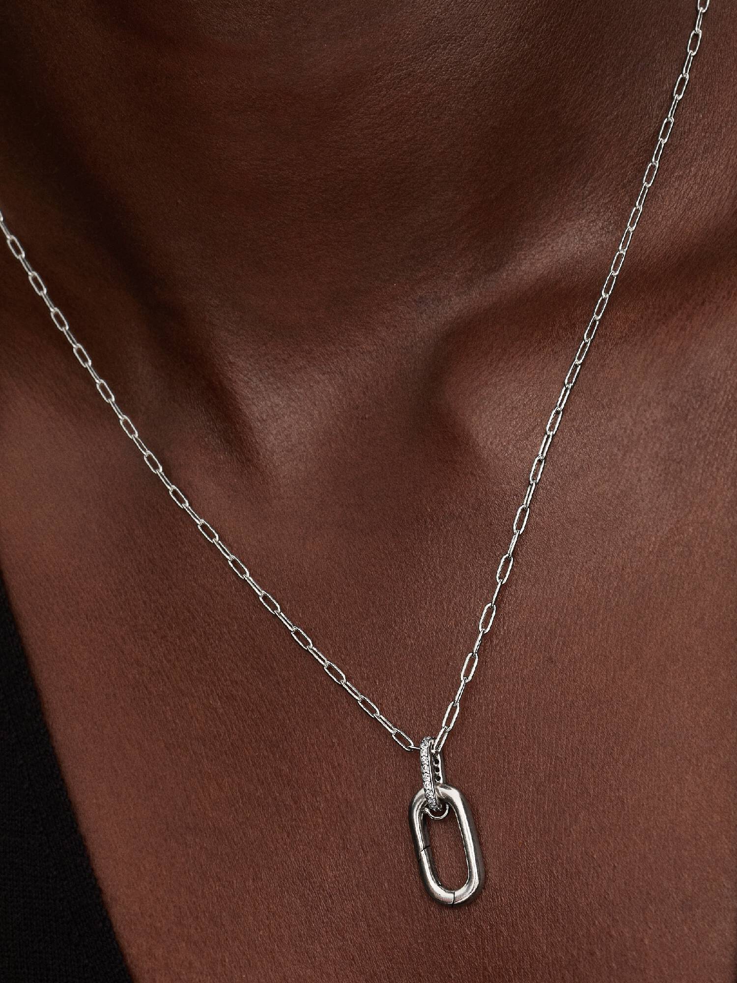 Collar con dije de eslabón que se puede abrir