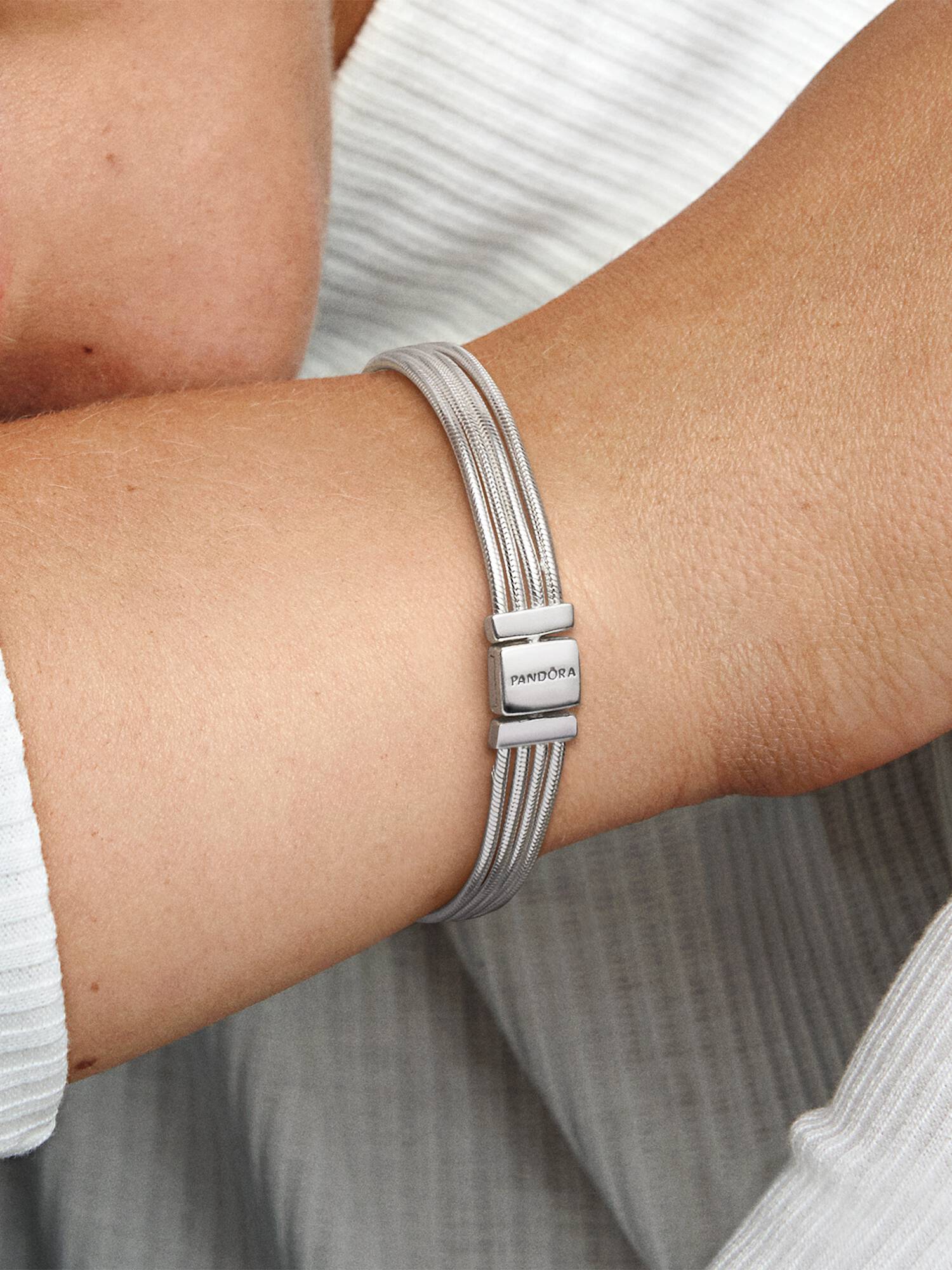 Brazalete de múltiples cadenas de serpiente Pandora Reflexions