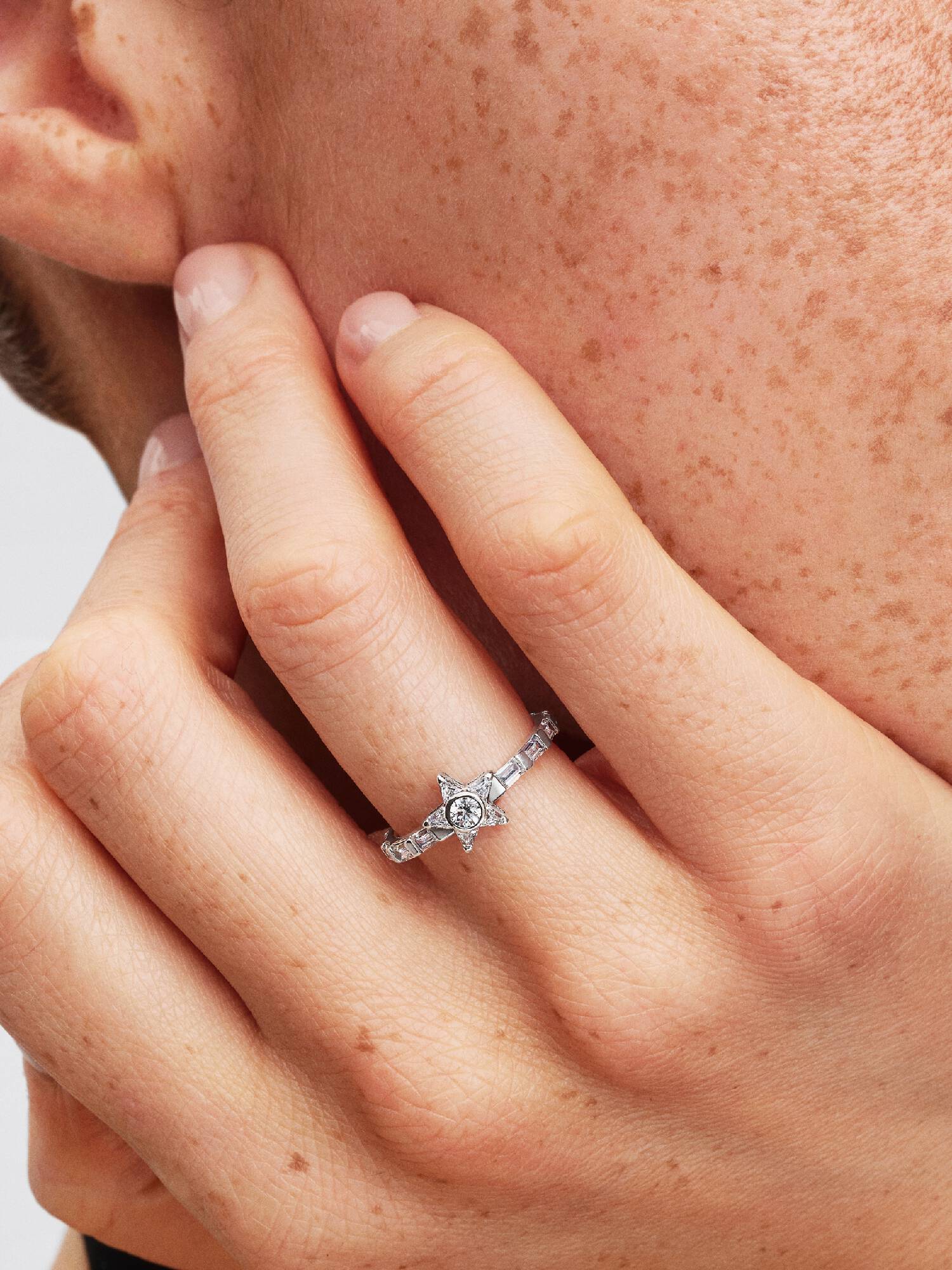 Anillo Baguette Estrella Brillante