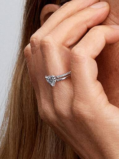 Anillo Corazón Doble Banda Plateada
