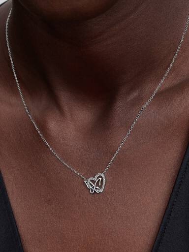 Collar con dije Corazón entrelazado y mariposa