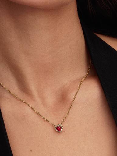 Collar corazón elevado