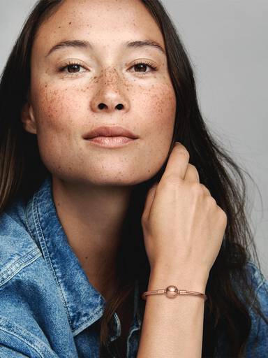 Brazalete rígido Pandora Moments en Recubrimiento en Oro Rosa de 14k 17 cm