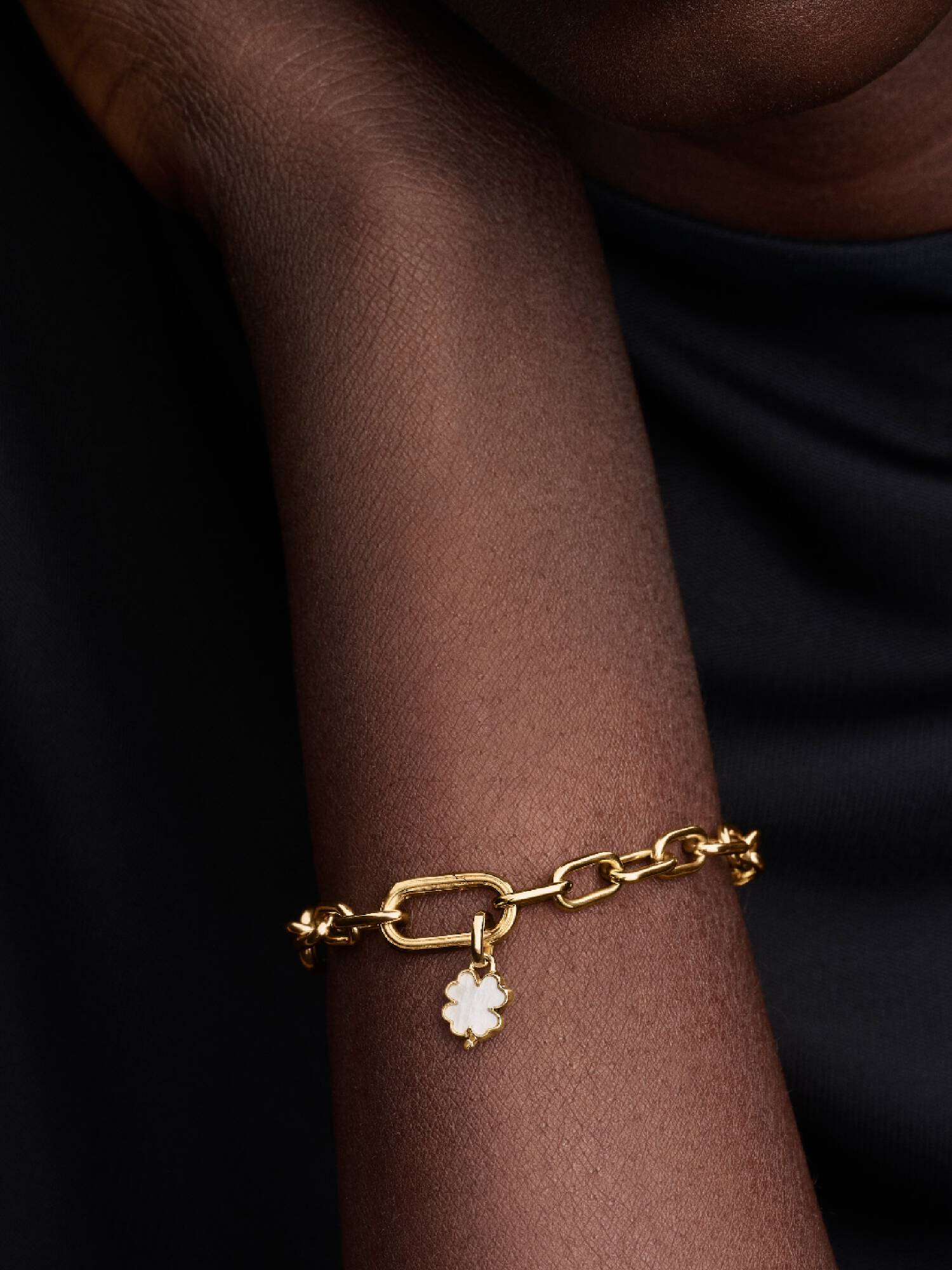 Charm colgante Trébol de cuatro hojas blanco