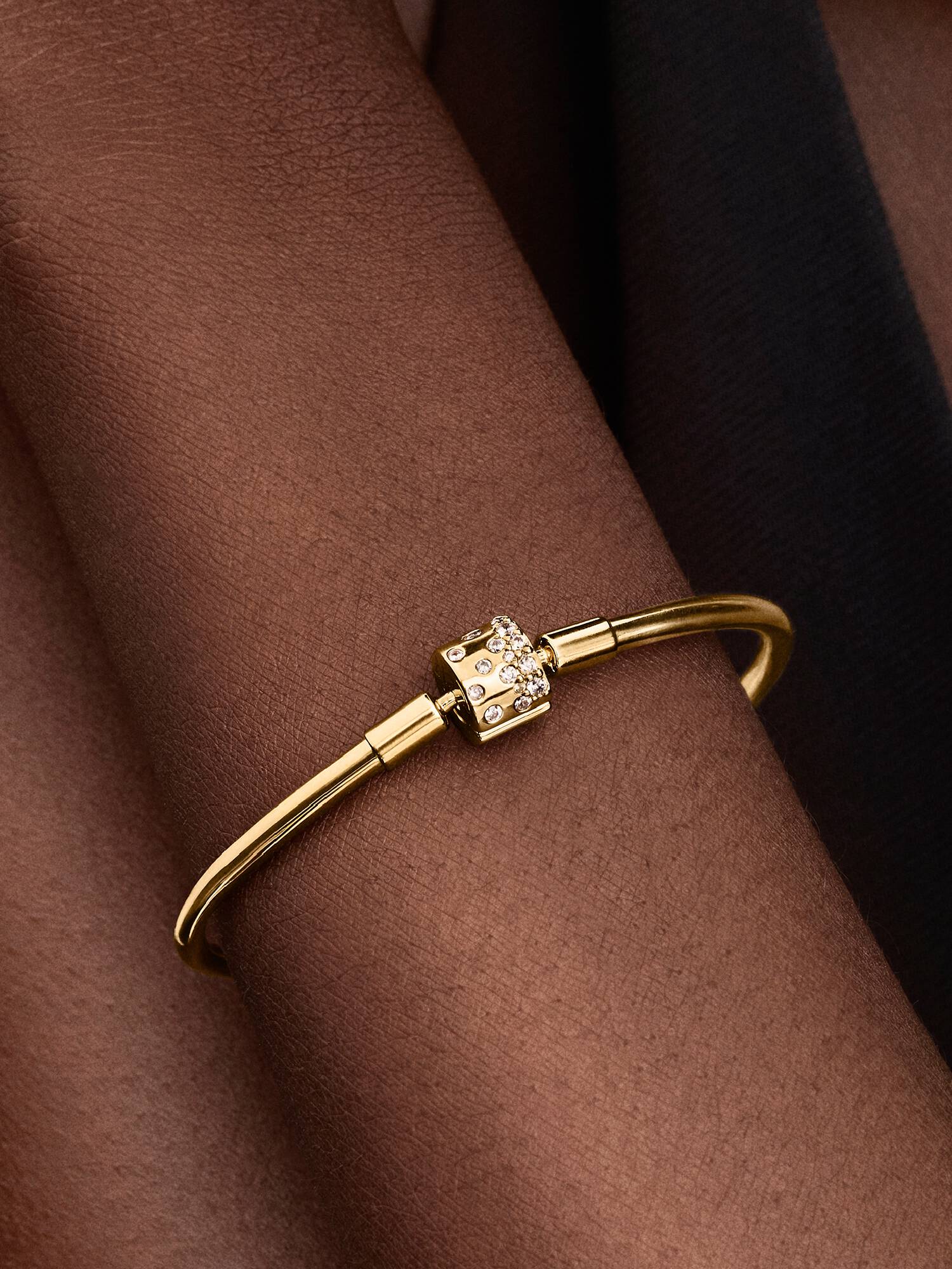 Brazalete Bañado en Oro de 14k con Circonita Cúbica Transparente