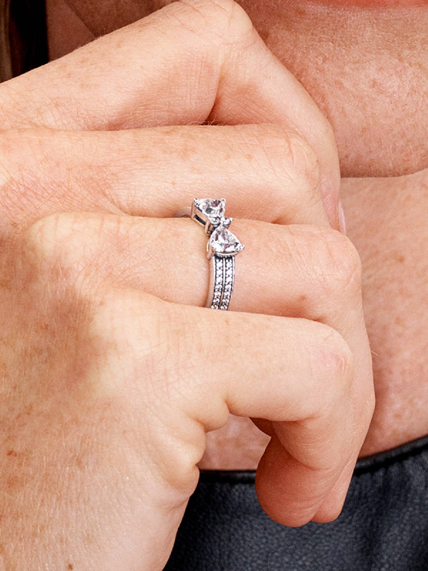 Anillo lazo brillante doble fila