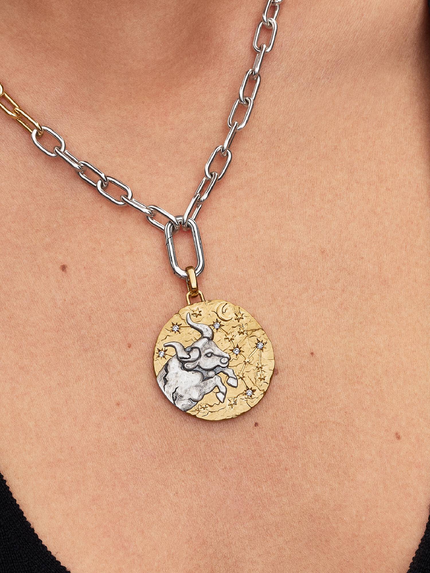 Charm medallón grande del signo del zodiaco Tauro