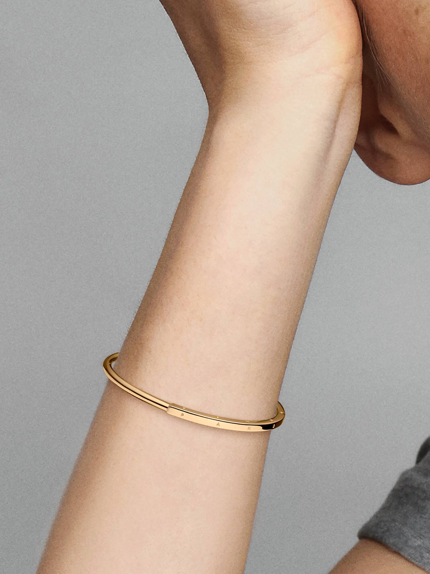 Brazalete rígido I-D Pandora Signature
