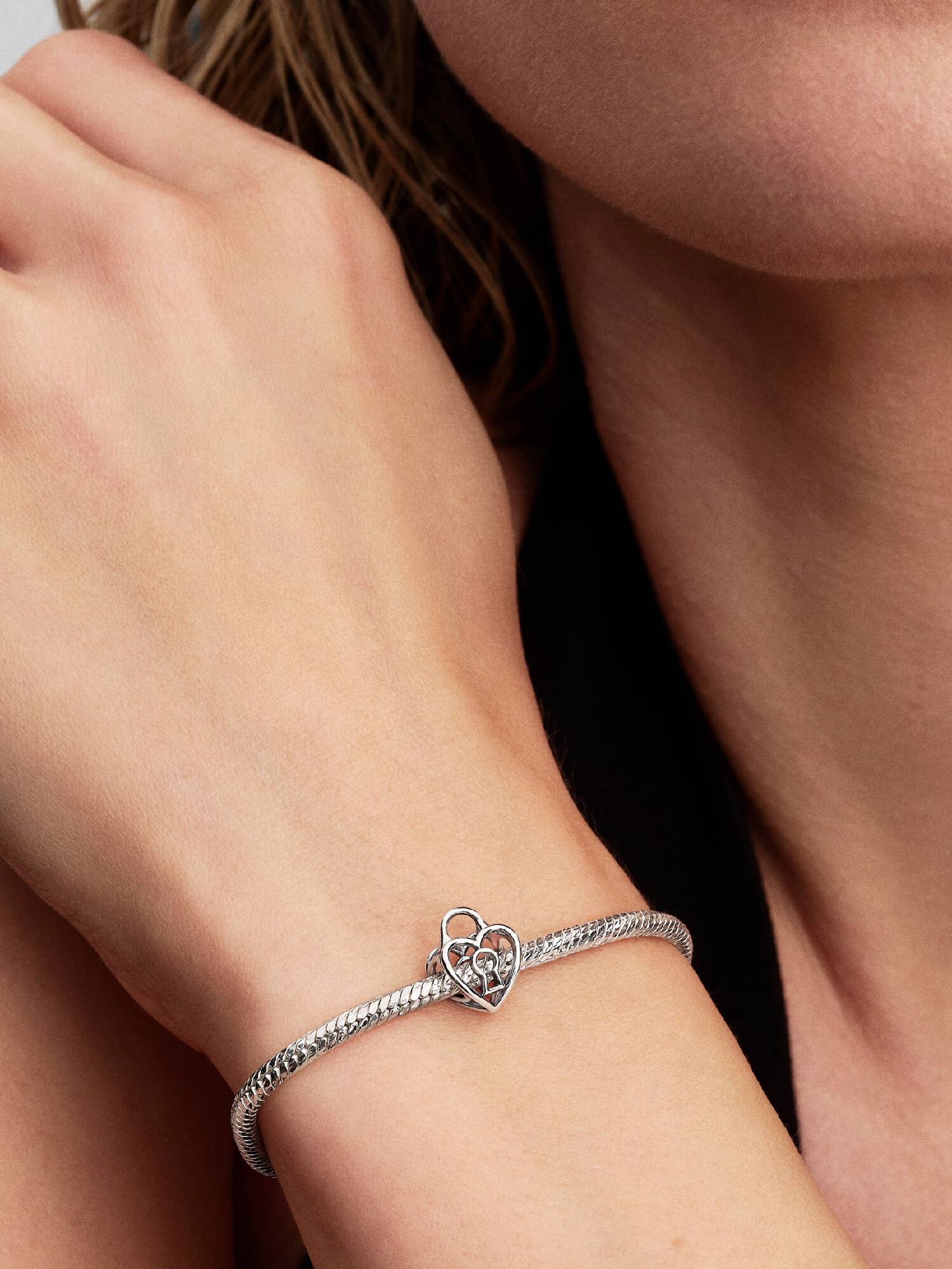 Charm calado Corazón candado