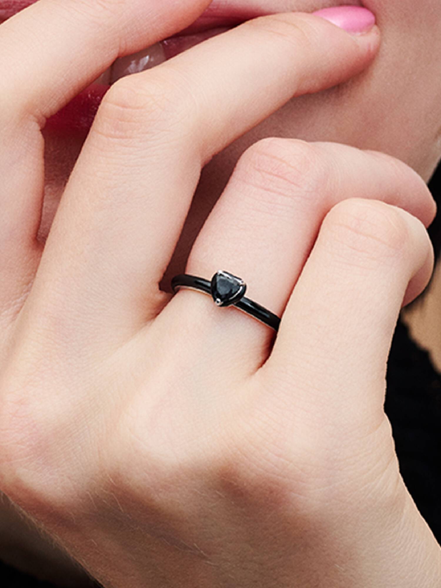 Anillo Pandora ME Corazón Chakra Negro