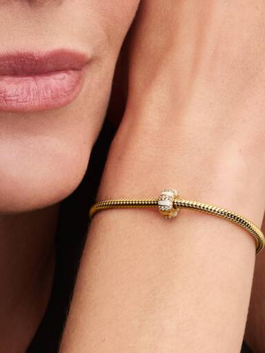 Charm de Clip Esmalte y Gemas Dorado Talla única