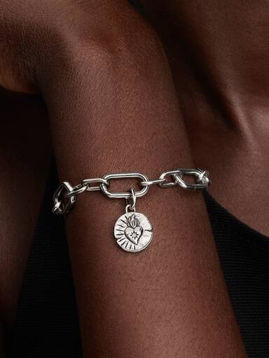 Charm Medallón Corazón y Rayos