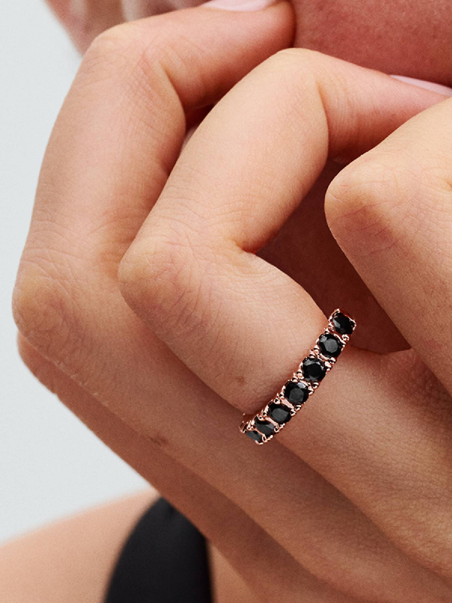 Anillo Eternity Fila Brillante Negra 48