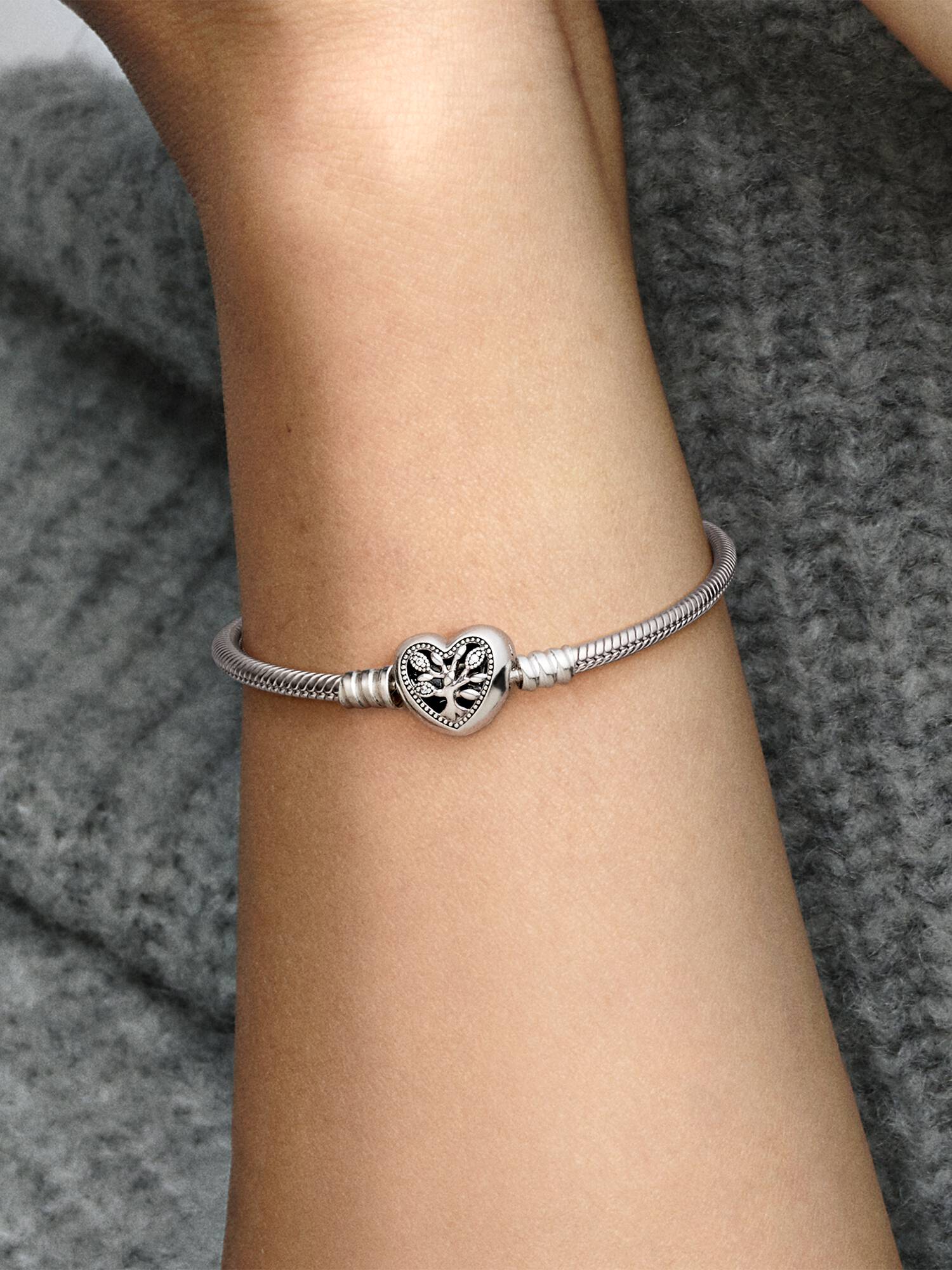 Brazalete cadena de serpiente con broche de corazón decorado con el árbol de familia