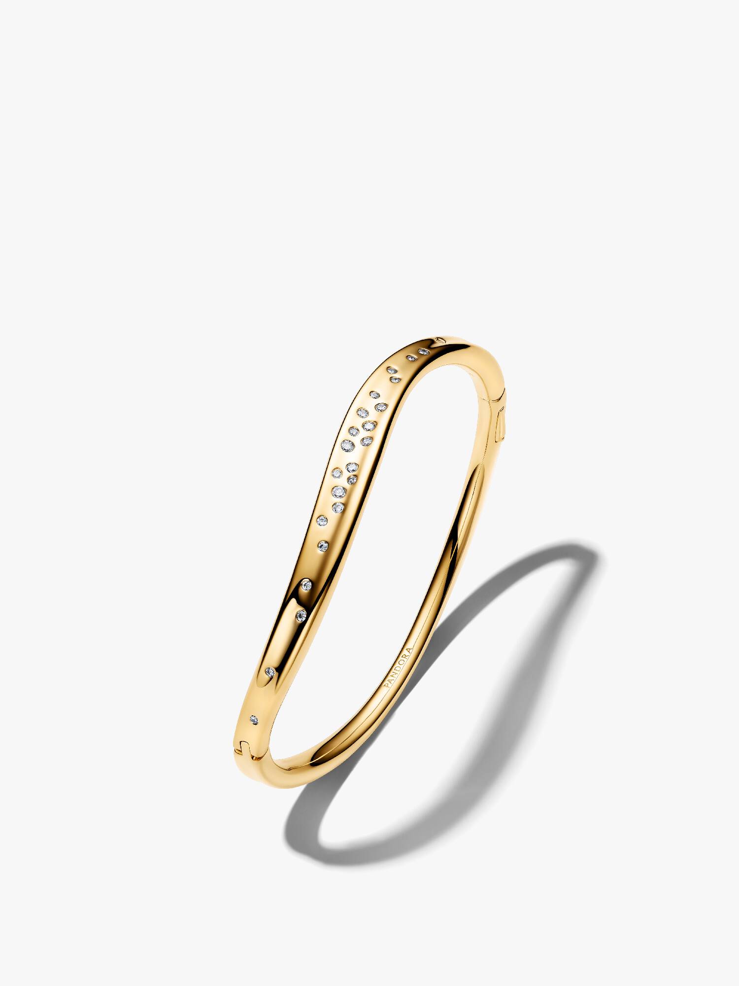 Brazalete rígido  con forma orgánica y piedras
