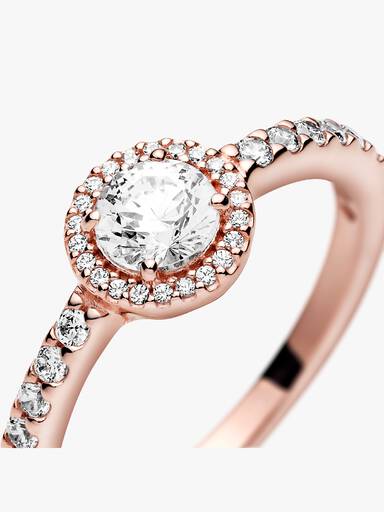 Anillo clásico con halo brillante