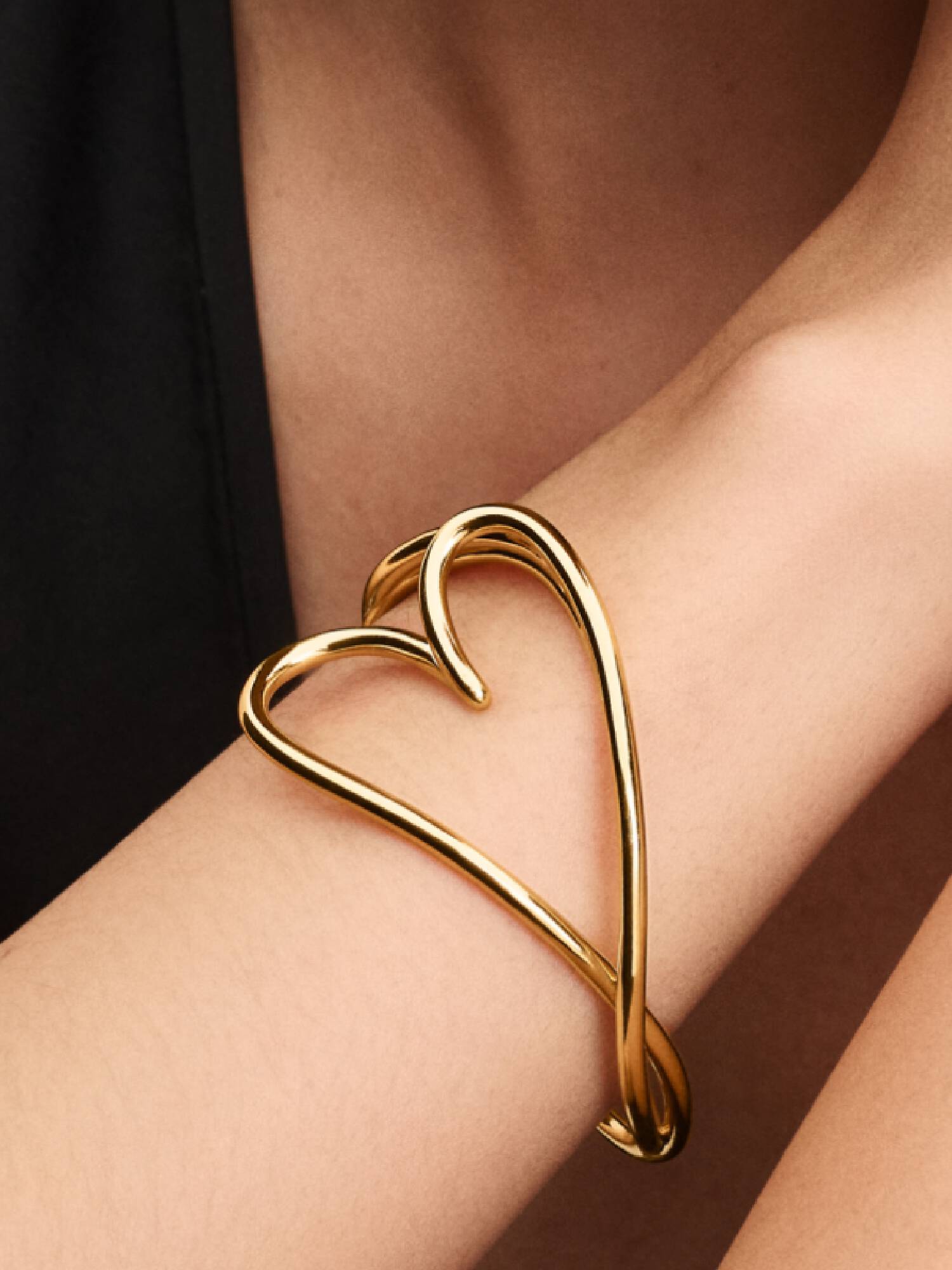 Brazalete Rígido Corazón Forma Orgánica
