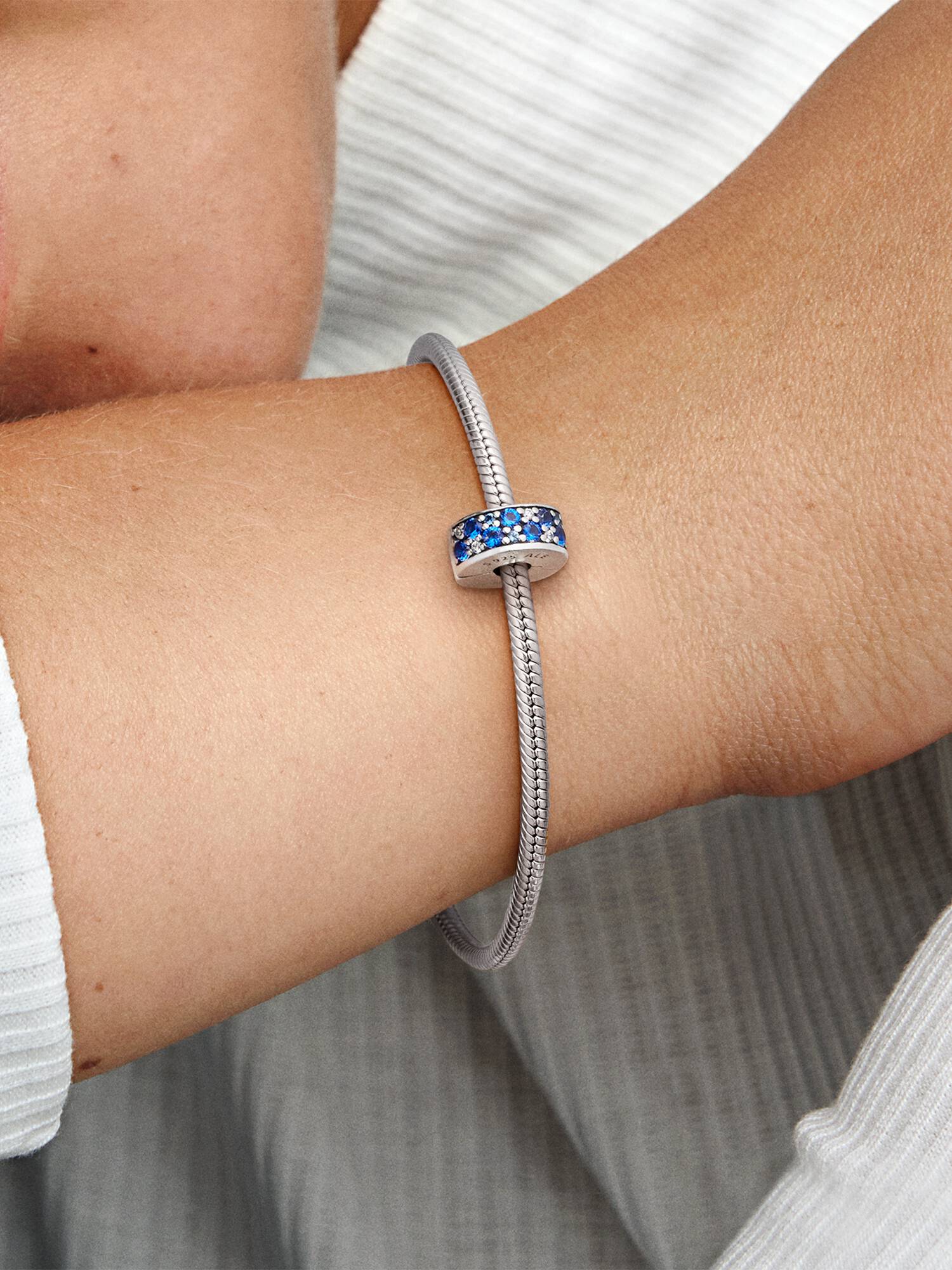 Charm Sujetador de pavé azul