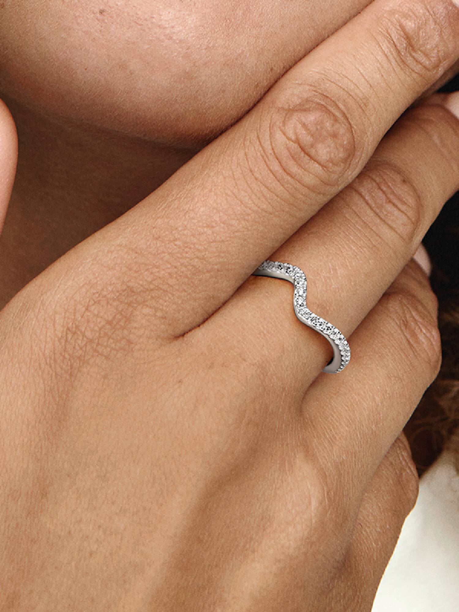 Anillo Ola Brillante Plateado