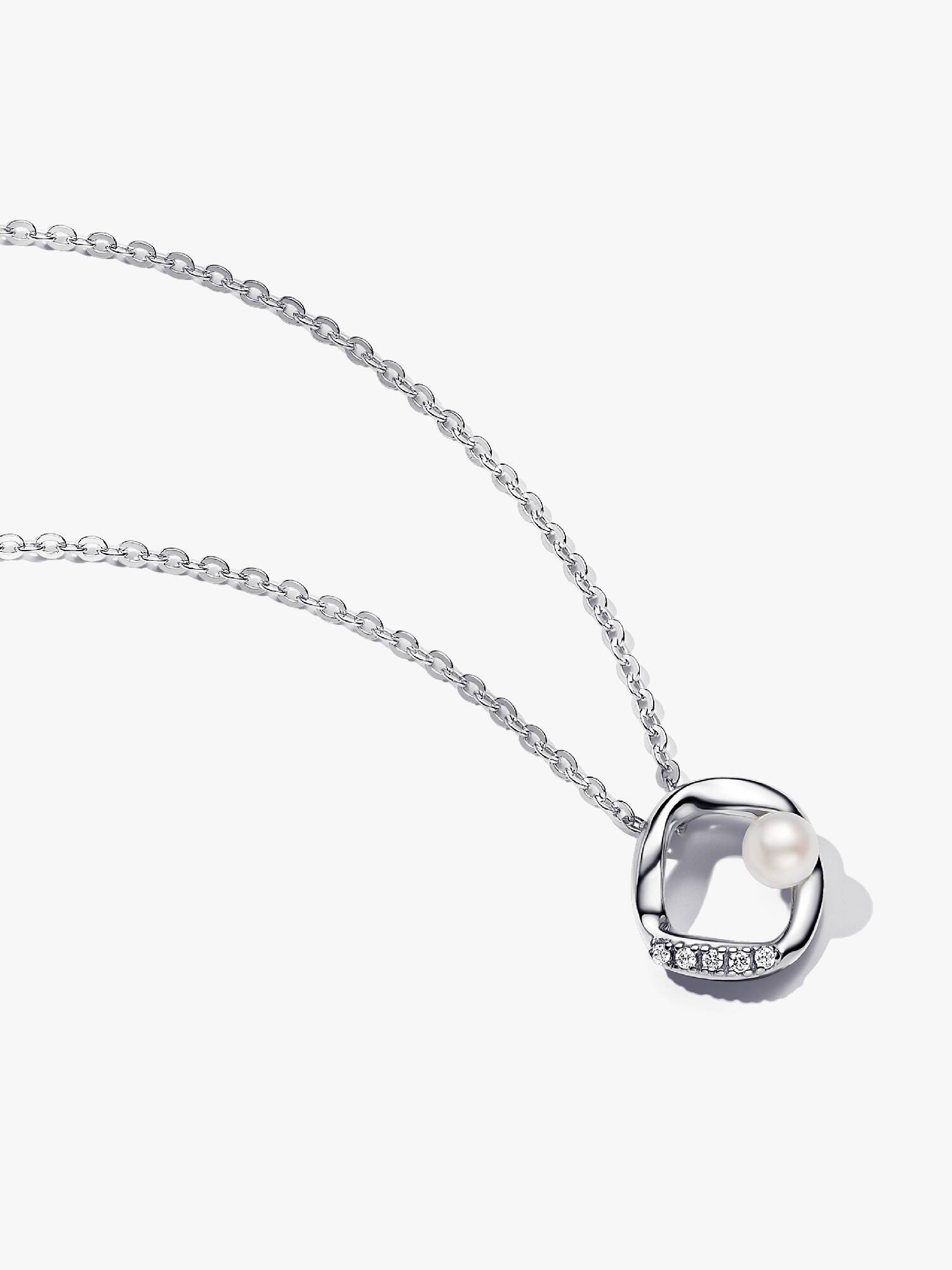 Collar Círculo Forma Orgánica en Pavé y Perla Cultivada de Agua Dulce Plata